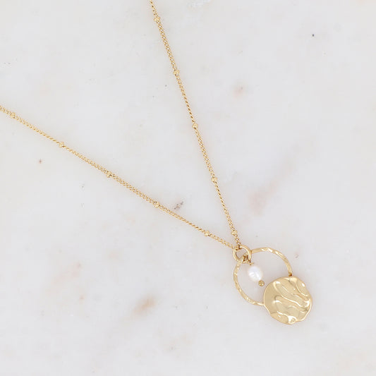 Collier avec pampille géométrique texturée et perle d'eau douce 45+5 cm