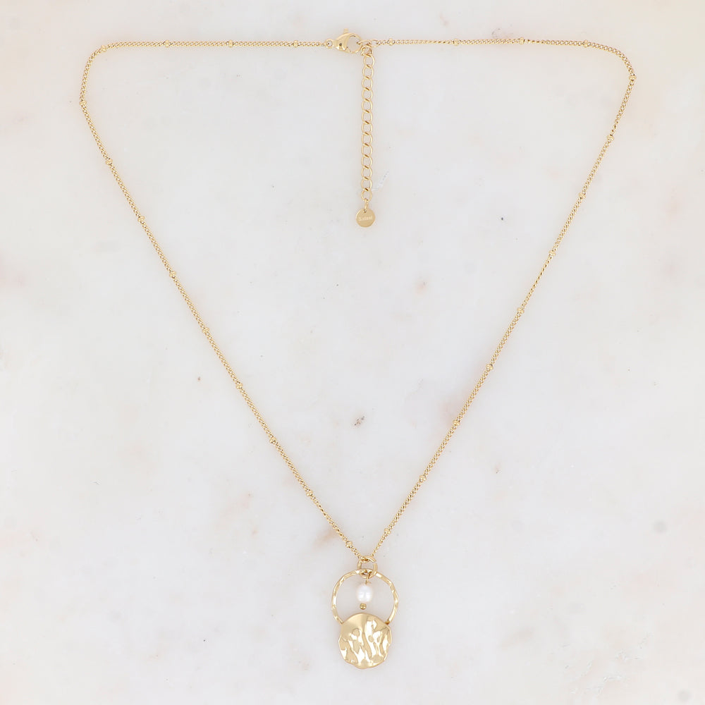 Collier avec pampille géométrique texturée et perle d'eau douce 45+5 cm