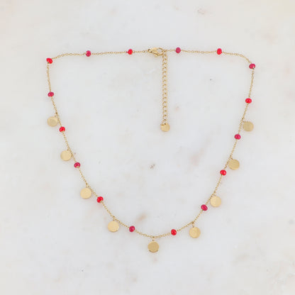 Collier doré avec des pampilles rondes lisses et des perles émaillées rouges 40+5 cm