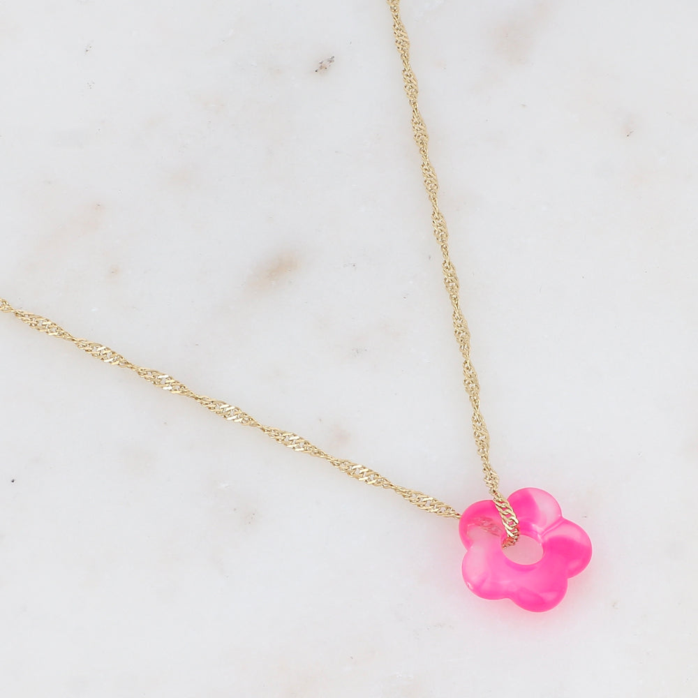 Collier doré avec perle de fleur en acétate de fleur en acétate fuschia translucide 40+5 cm