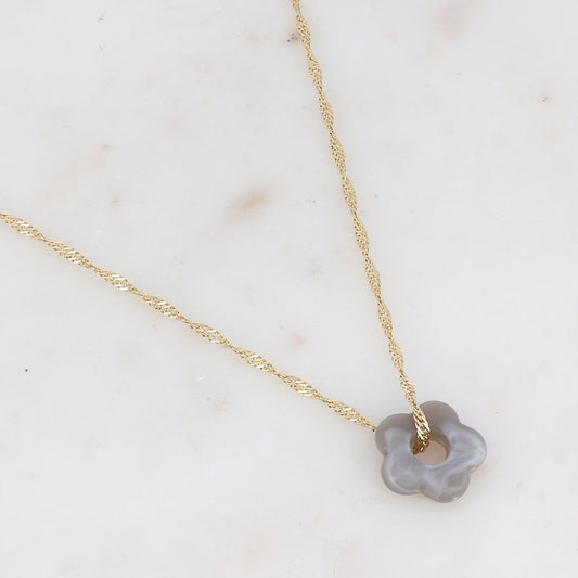 Collier doré avec perle de fleur en acétate de fleur en acétate gris 40+5 cm