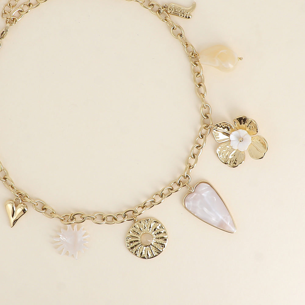 Collier - cœur, soleil nacré, fleur martelée, cœur en résine, fleur, perle en résine, botte - Beige 40+5 cm