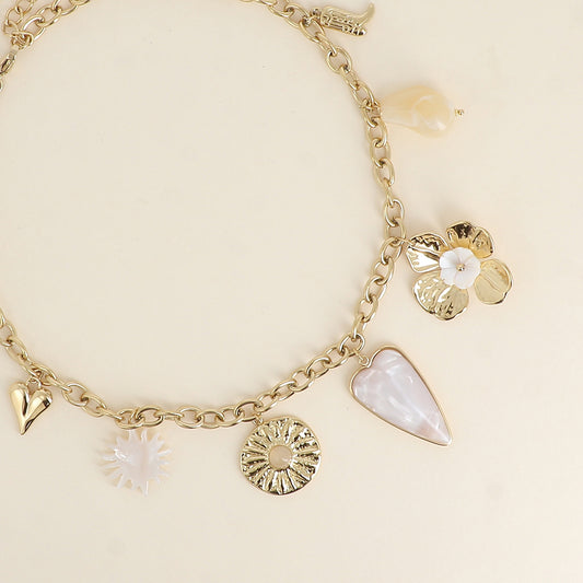 Collier - cœur, soleil nacré, fleur martelée, cœur en résine, fleur, perle en résine, botte - Beige 40+5 cm