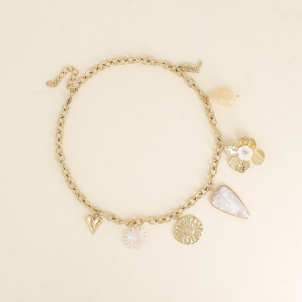 Collier - cœur, soleil nacré, fleur martelée, cœur en résine, fleur, perle en résine, botte - Beige 40+5 cm