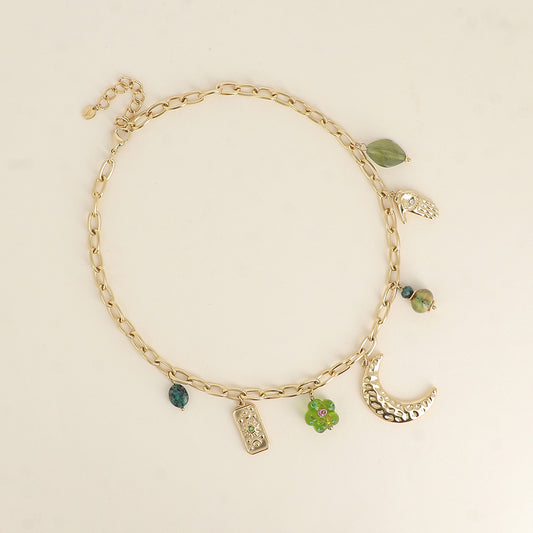 Collier - perles de résine, plaquette lune et soleil, fleur perlée, céramique émaillée, lune martelée, main - Vert 40+5 cm
