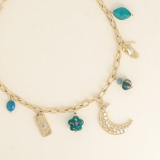 Collier - perles de résine, plaquette lune et soleil, fleur perlée, céramique émaillée, lune martelée, main - Bleu 40+5 cm