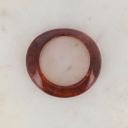 Jonc fermé en résine colorée Diamètre : 6,4 cm -Epaisseur : 3,1 cm