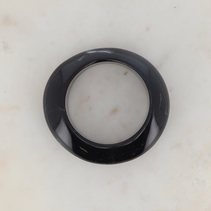 Jonc fermé en résine colorée Diamètre : 6,4 cm -Epaisseur : 3,1 cm