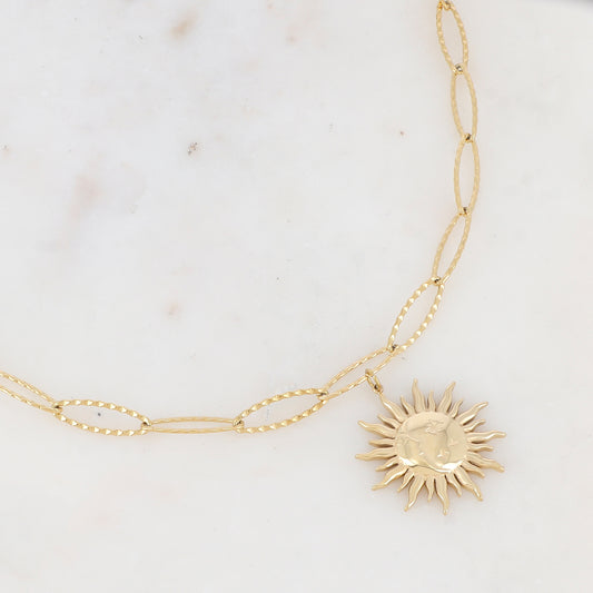 Collier en maille avec pampille soleil motif étoiles gravées (38+7CM)