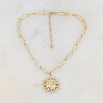 Collier en maille avec pampille soleil motif étoiles gravées (38+7CM)