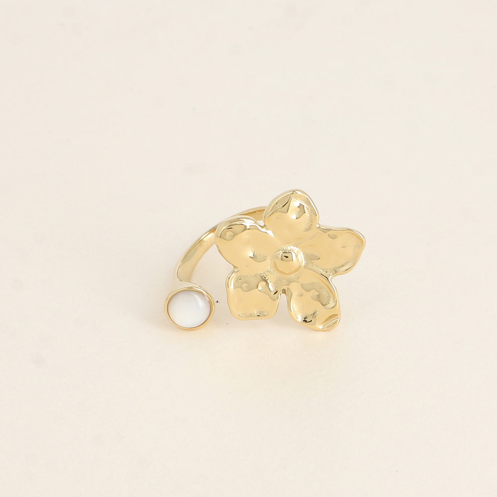 Bague ouverte - fleur et pierre nacrée