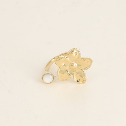Bague ouverte - fleur et pierre nacrée
