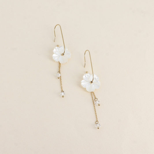 Boucles pendantes - fleur nacrée, deux chaînes pendantes, toupies 18 x 74 mm