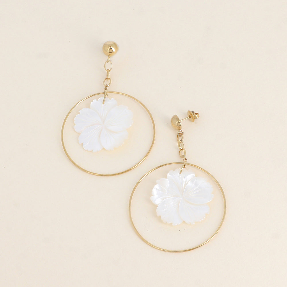 Boucles pendantes - demi boule, chaîne, anneau fin et fleur nacrée 45x72 mm