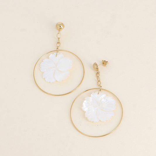 Boucles pendantes - demi boule, chaîne, anneau fin et fleur nacrée 45x72 mm