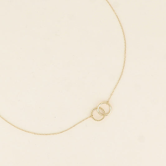 Collier - double anneau, l'un lisse et l'autre torsadé 40+7 cm