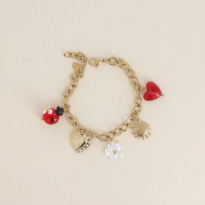 Bracelet - pendentifs (coccinelle en résine, fleur nacrée, cœur, soleil) (17+3 cm)