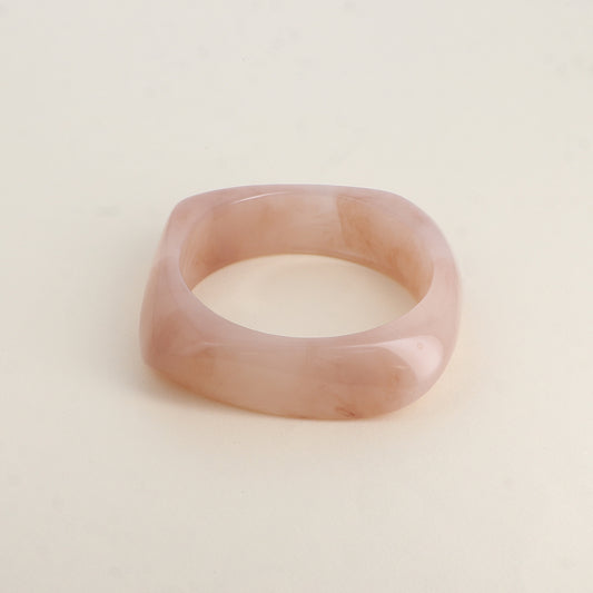 Manchette - carré incurvé en résine Diamètre : 6,6 cm - Epaisseur : 2,1 cm