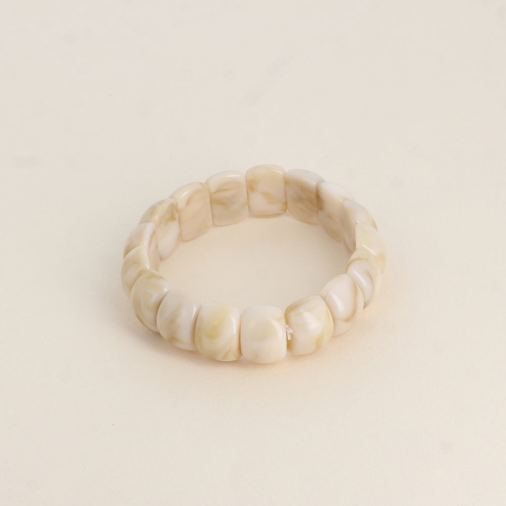 Bracelet élastique - perles en résine Dimensions intérieures du bracelet : 5,5 x 5,5 cm - Epaisseur : 15 mm