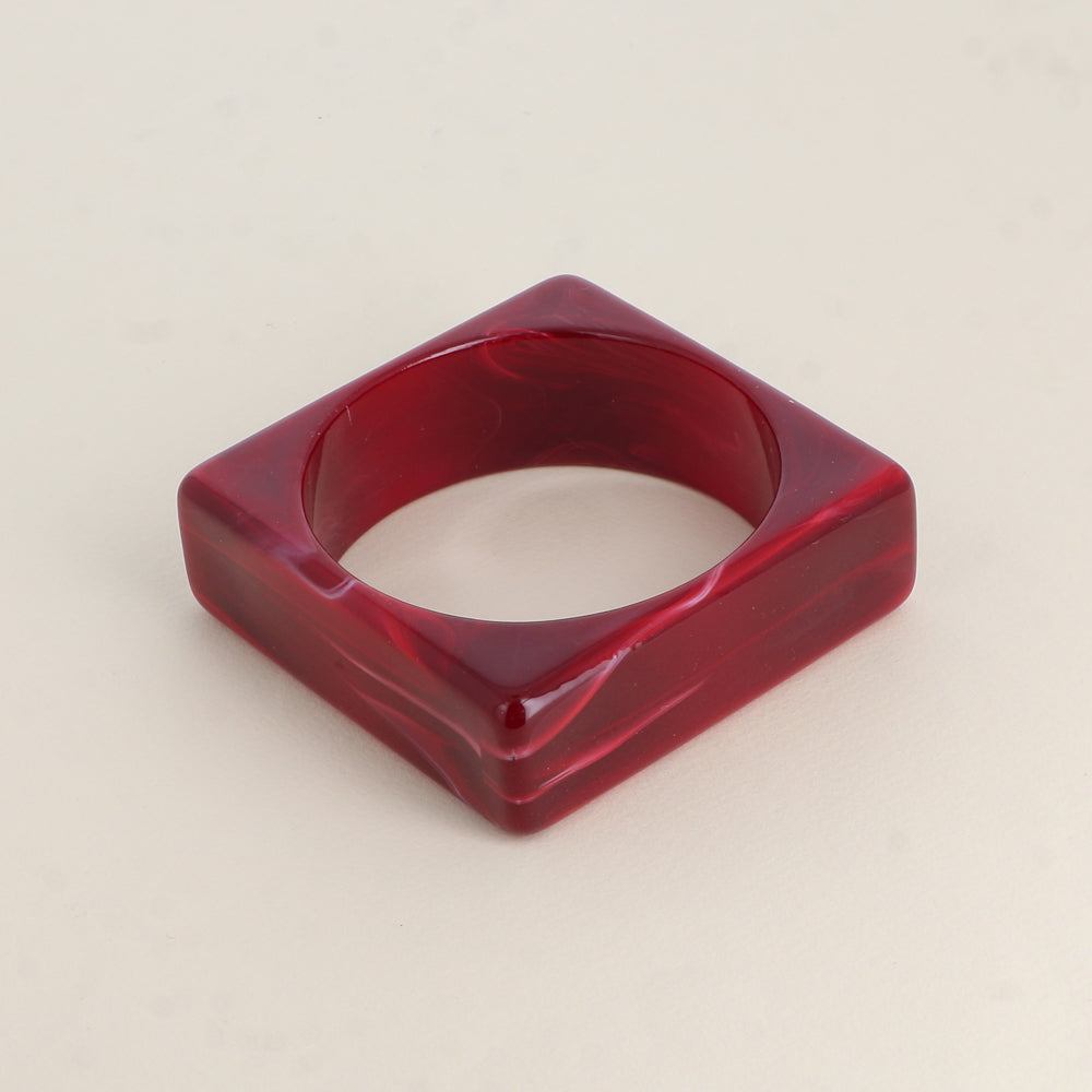 Manchette carrée en résine Dimensions intérieures : 6,6 x 6,6 cm - Epaisseur : 2,4 cm