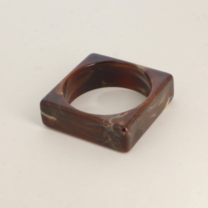 Manchette carrée en résine Dimensions intérieures : 6,6 x 6,6 cm - Epaisseur : 2,4 cm