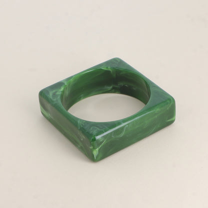 Manchette carrée en résine Dimensions intérieures : 6,6 x 6,6 cm - Epaisseur : 2,4 cm