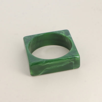 Manchette carrée en résine Dimensions intérieures : 6,6 x 6,6 cm - Epaisseur : 2,4 cm