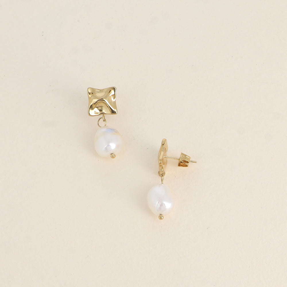 Boucles pendantes - carré et perle d'eau douce 10x28 mm