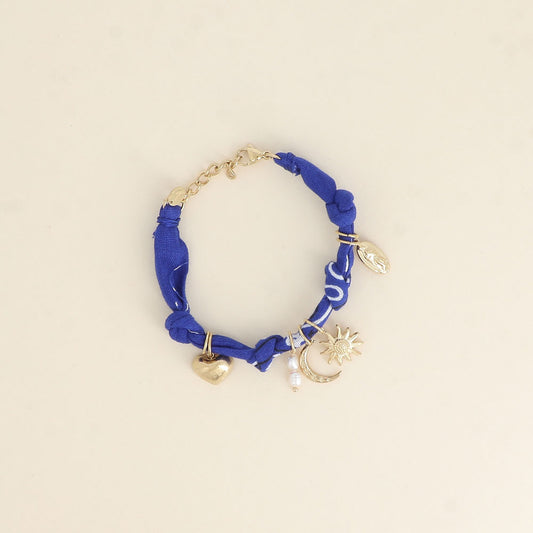 Bracelet - ruban bleu, breloques (soleil, cœur, la Madone, perles d'eau douce, lune) (16+3 cm)