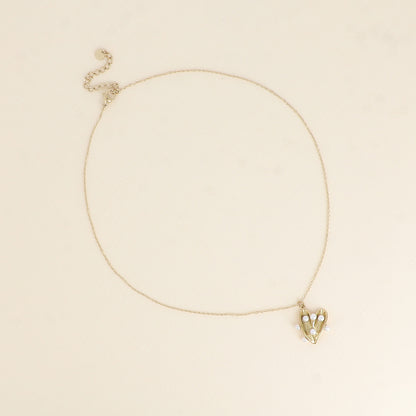 Collier - pendentif cœur et petites boules en résine blanche 45+5 cm