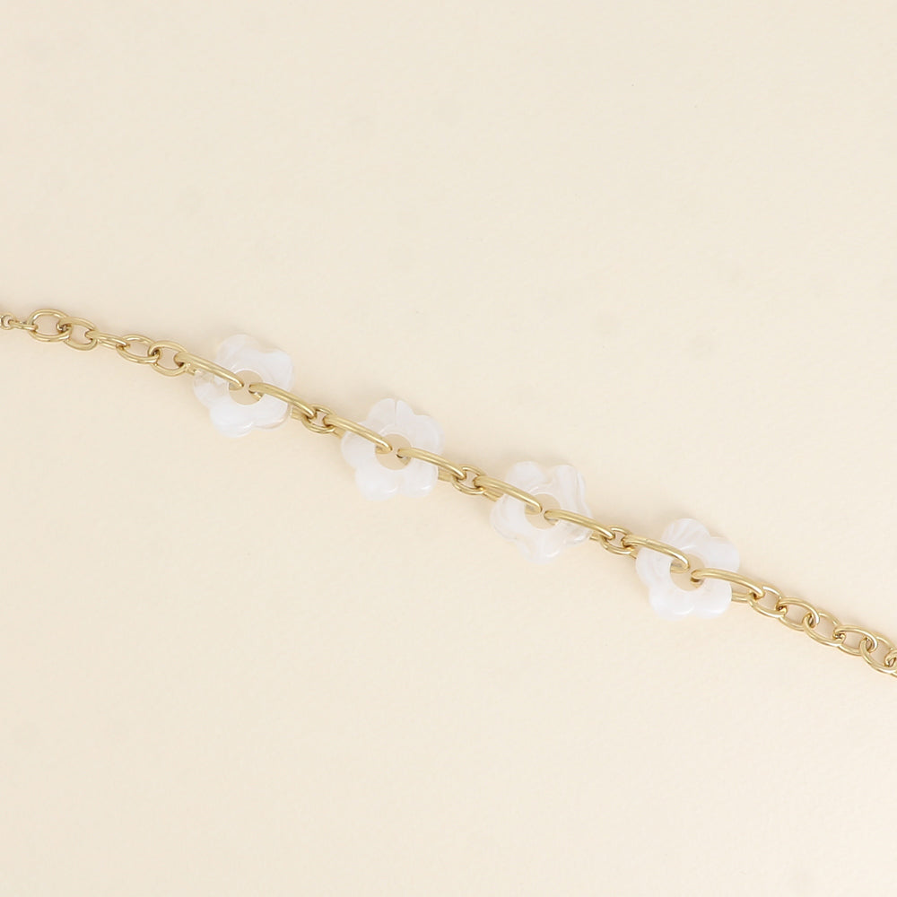 Bracelet - 4 fleurs en résine blanche et maillons ovales (17+3 cm / dimension approximative d'une fleur: 20 x 20 mm)