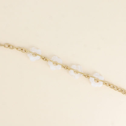 Bracelet - 4 fleurs en résine blanche et maillons ovales (17+3 cm / dimension approximative d'une fleur: 20 x 20 mm)