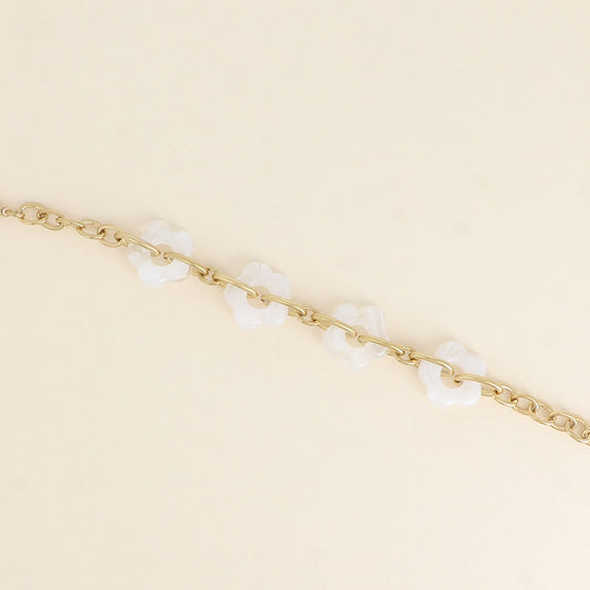 Bracelet - 4 fleurs en résine blanche et maillons ovales (17+3 cm / dimension approximative d'une fleur: 20 x 20 mm)