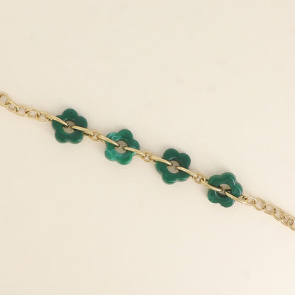 Bracelet - 4 fleurs en résine sapin et maillons ovales (17+3 cm / dimension approximative d'une fleur: 20 x 20 mm)