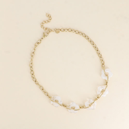 Collier - 5 fleurs en résine blanches et maillons ovales 42+7 cm