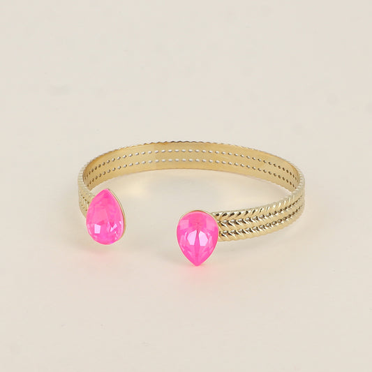 Jonc - anneau tressé orné de 2 cristaux de Swarovski® en forme de goutte - Electric Pink - Dimensions intérieures : 58 x 48 mm Epaisseur du jonc : 8 mm