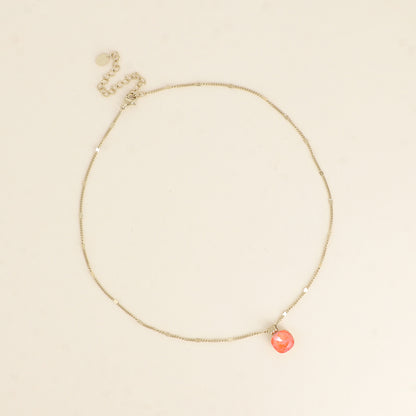 Collier orné de cristaux de Swarovski®. - Longueur de chaîne : 38+7 cm - Dimensions du cristal : 10 x 10 mm - Electric orange