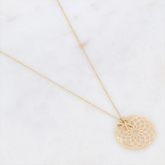 Collier doré composé d'un pendentif rosace et d'une pampille étoile 41+5 cm