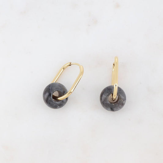 Créoles rectangulaires avec pierres naturelles 1,6 x 3 cm.