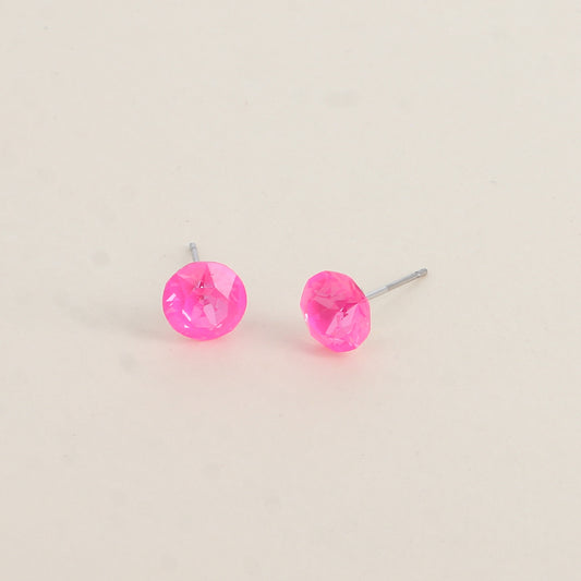 Boucles puces argentées – Ornées de cristaux de Swarovski® SS39 - Dimensions de la boucle : 8x8 mm - Electric pink