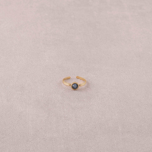 Bague fine ornée de cristaux de Swarovski® - Hauteur de la bague: 2 mm - Dimensions du cristal : 5x5 mm - Denim blue