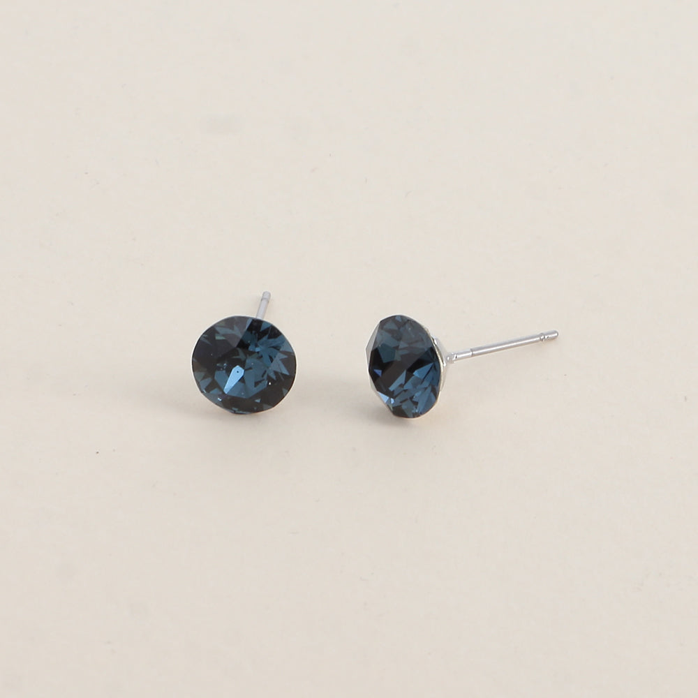 Boucles puces argentées – Ornées de cristaux de Swarovski® SS39 - Dimensions de la boucle : 8x8 mm - Montana