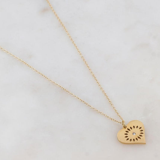 Collier doré avec un pendentif cœur ajouré et un strass blanc 41+5 cm