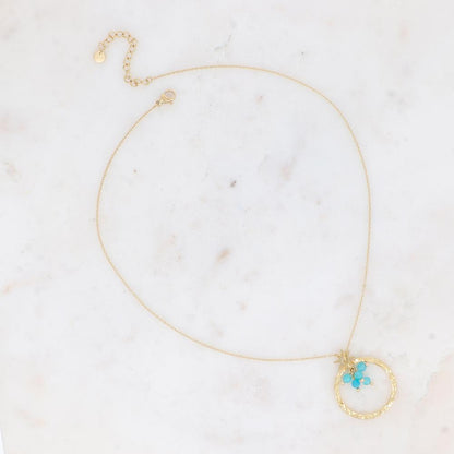 Collier doré composé d'un anneau martelé, d'une étoile et de pierres en amazonite 39,5+5 cm