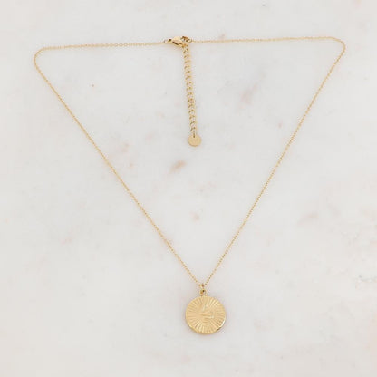 Collier doré avec un pendentif rond effet soleil et serpent 41+5 cm