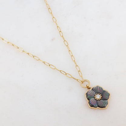 Collier avec pendentif fleur en nacre, strass (45+5CM)