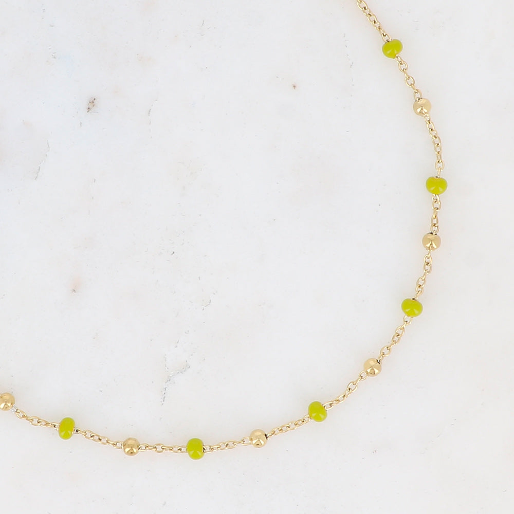 Collier doré embelli de petites boules en émail vert pomme 40+5 cm