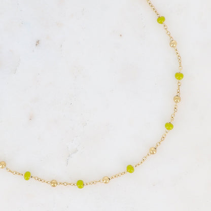 Collier doré embelli de petites boules en émail vert pomme 40+5 cm