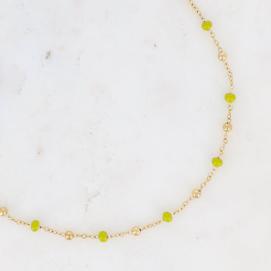 Collier doré embelli de petites boules en émail vert pomme 40+5 cm