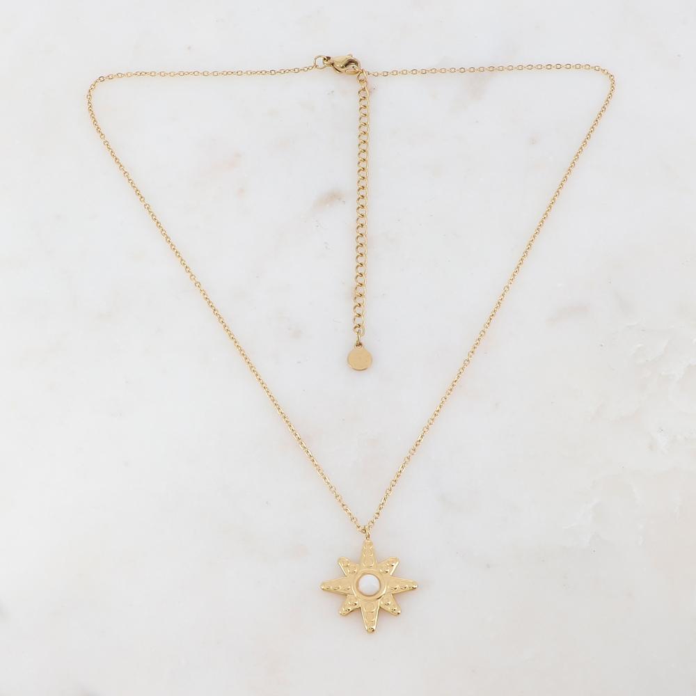Collier avec un pendentif étoile et une pierre jade blanche 36+7 cm